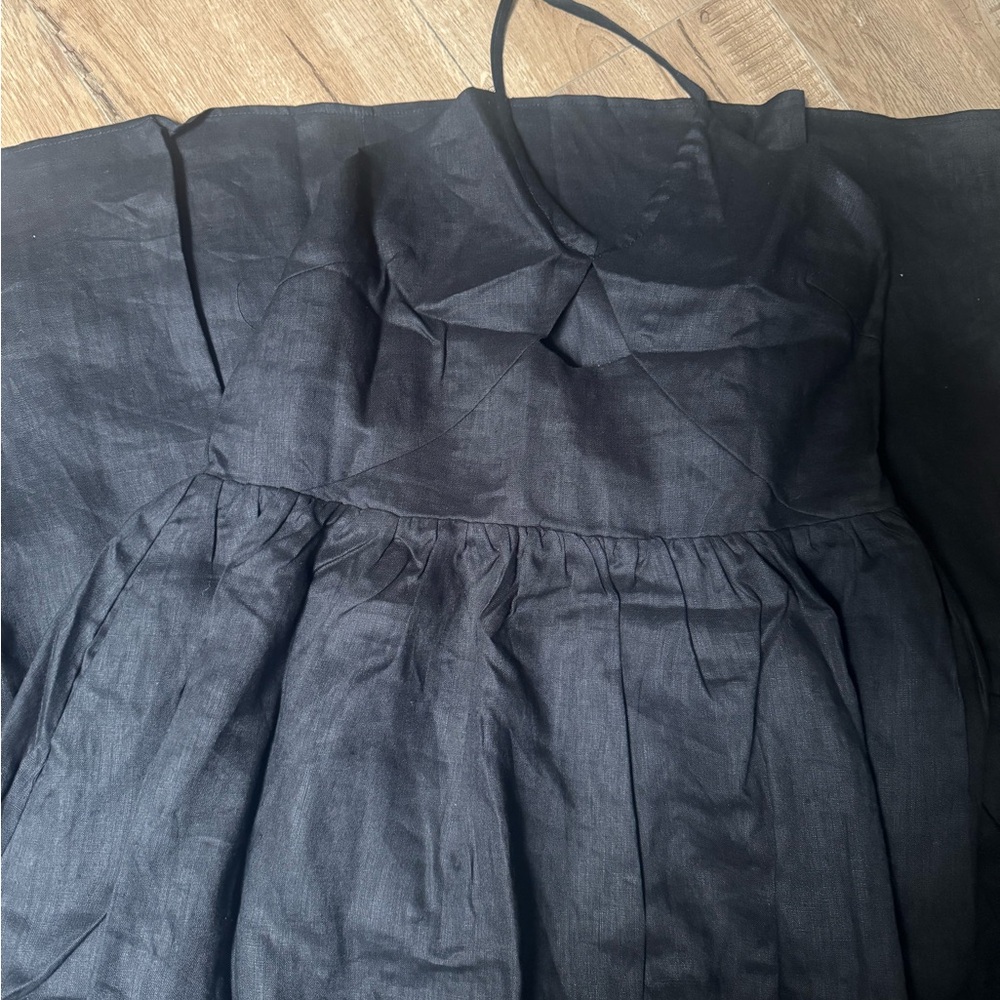 Elegant Black Dress with Collar